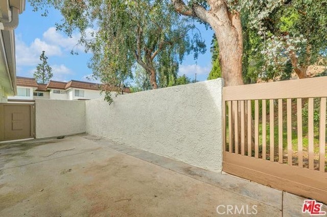 Building Photo - 10215 Larwin Ave