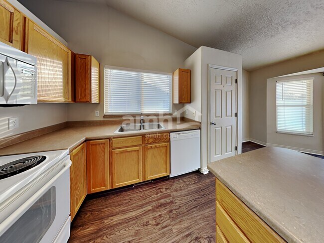 Building Photo - 6301 W Liza Ln