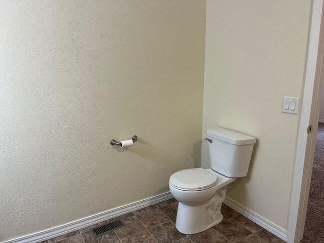 Building Photo - Cozy two bedroom ready now!