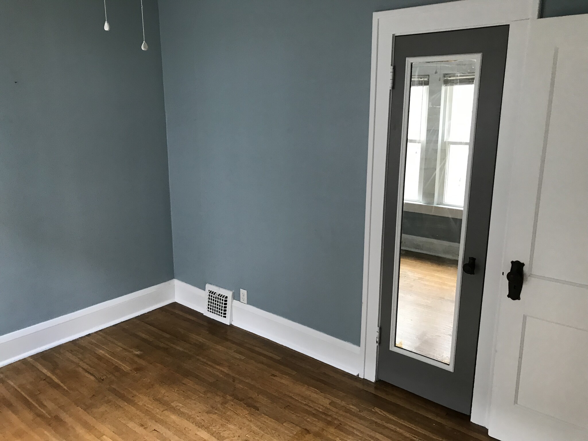 Building Photo - 1533 Warren Rd