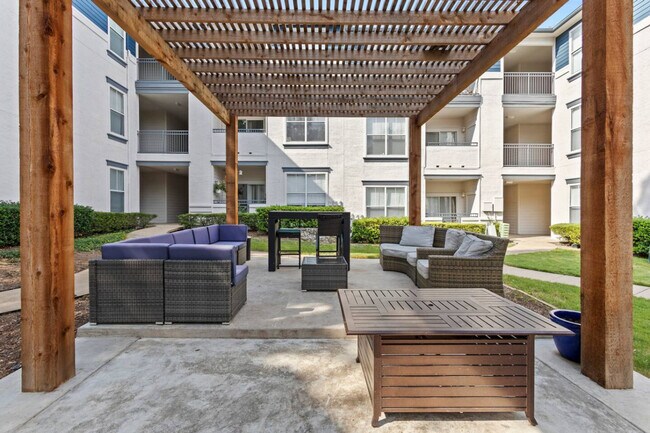 Building Photo - 2929 Kings Rd