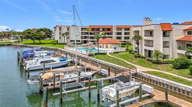 Building Photo - 106 1st St E