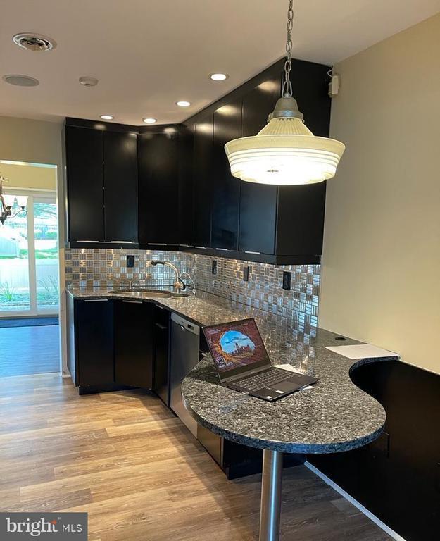 Building Photo - 105 Thoreau Dr