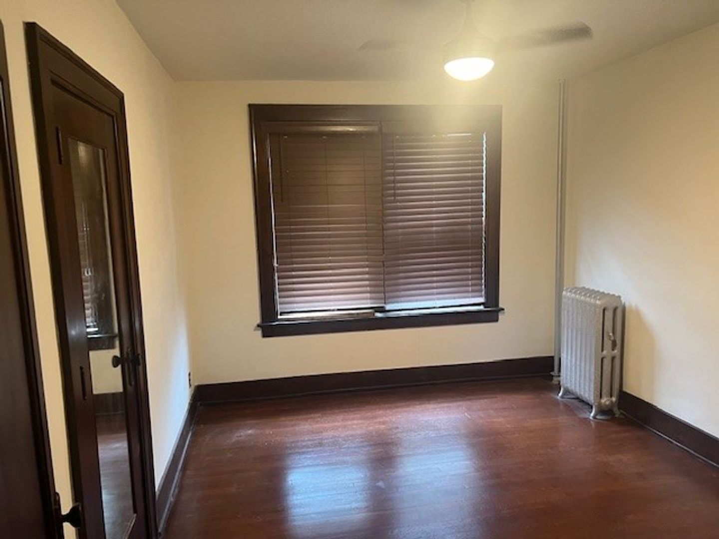 Building Photo - Beautifully Restored 3 BR, 1.5 BR Pre-War ...