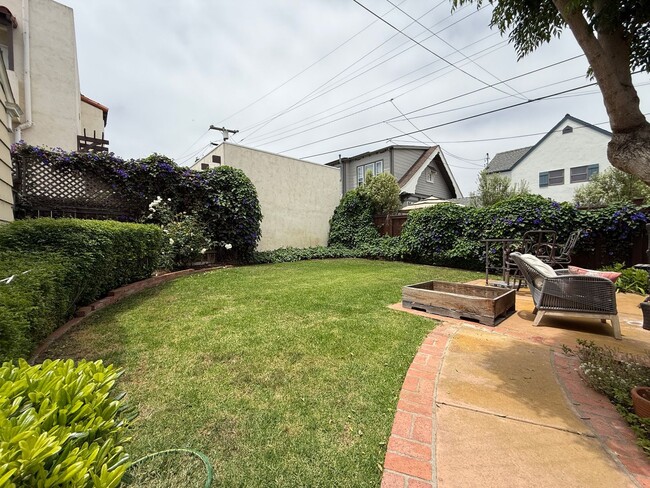 Building Photo - Adorable Loma Portal Bungalow with Fenced ...