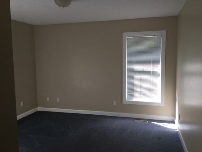 Building Photo - 3 Bed 3 Bath Home in Hendersonville!!