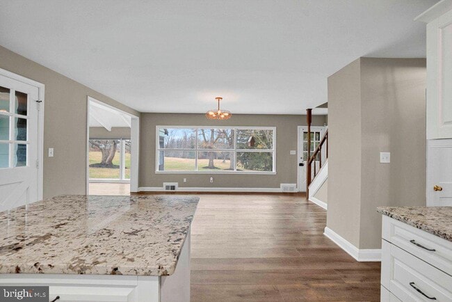 Building Photo - 3839 Blenheim Rd