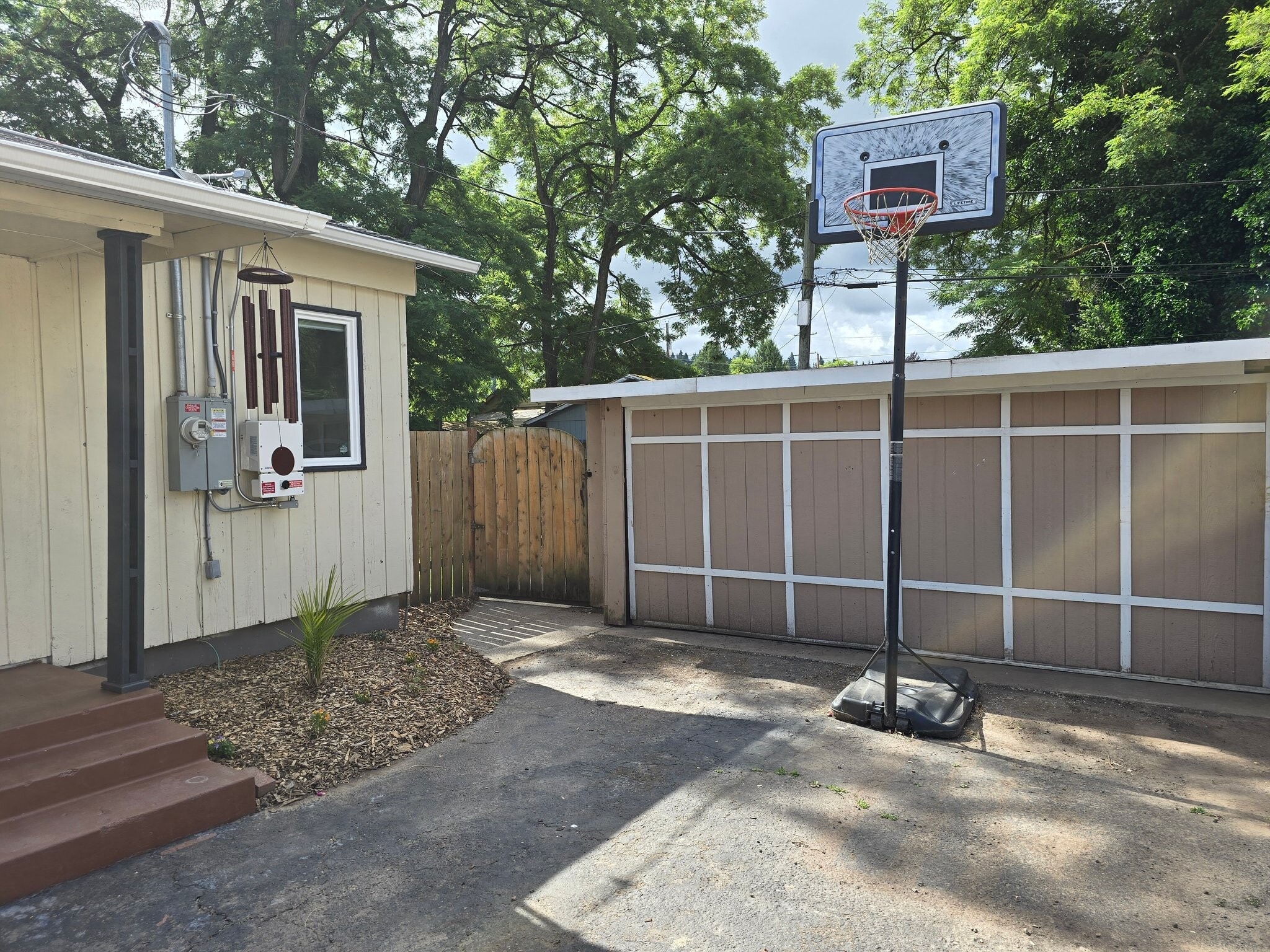 Building Photo - 8122 NE Wygant St