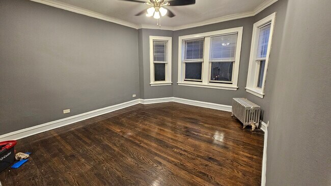 Building Photo - 6541 N Francisco Ave