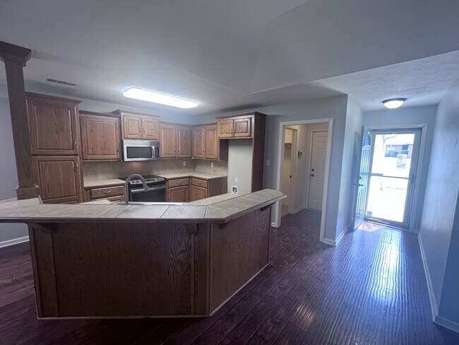 Building Photo - 34 Shamsie Dr