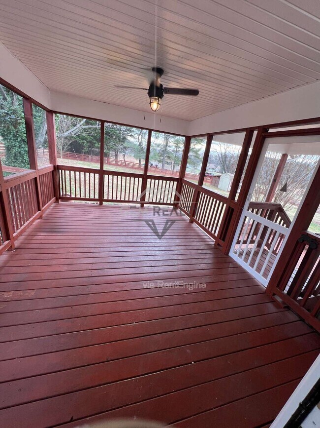 Building Photo - 1244 Mountain View Rd