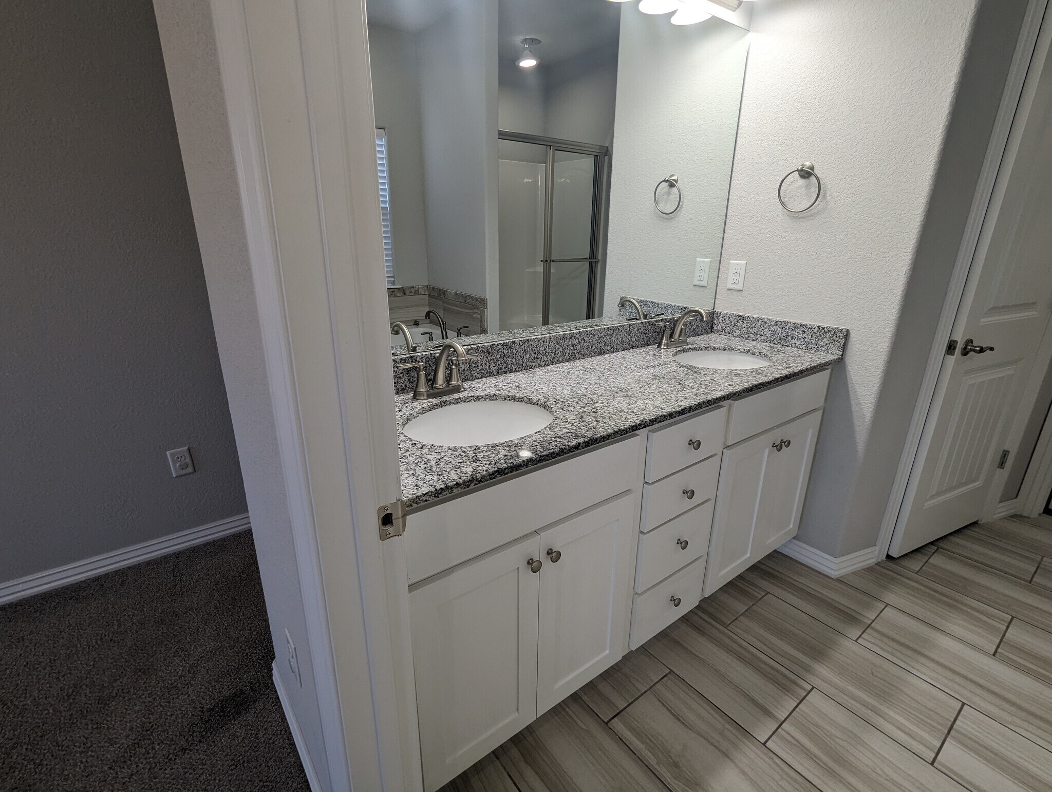 Master bath - 4360 W Wales Dr