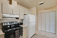 Building Photo - 5807 SW 27th St