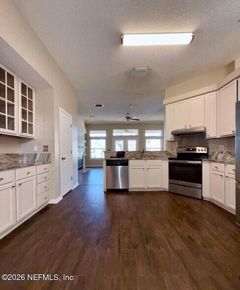 Building Photo - 6340 Lake Plantation Dr