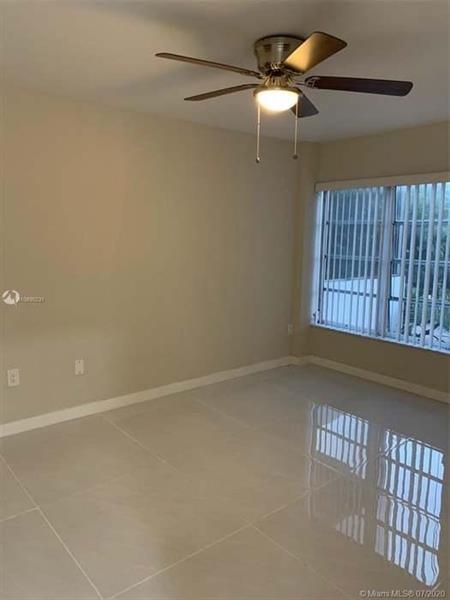 Building Photo - 4176 Inverrary Dr