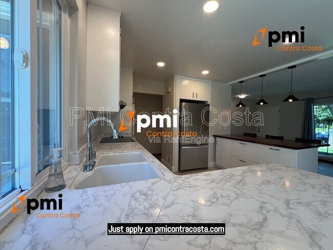 Building Photo - 1173 Las Juntas Way
