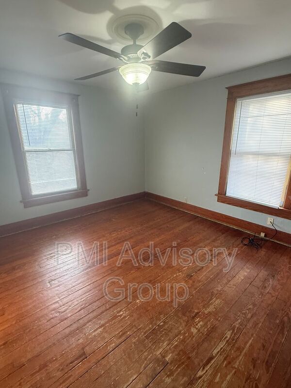 Building Photo - 1323 SW Garfield Ave