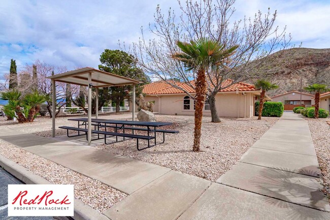 Building Photo - Dog Friendly - 3 Bedroom, 2 Bathroom Prope...