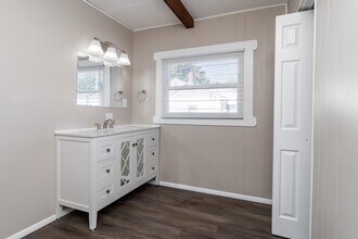 Building Photo - N. Park St