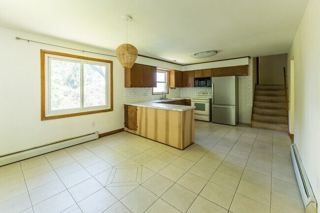 Building Photo - 82 Terrace Dr