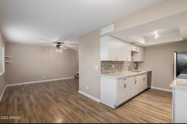 Building Photo - 1220 N 85th Pl