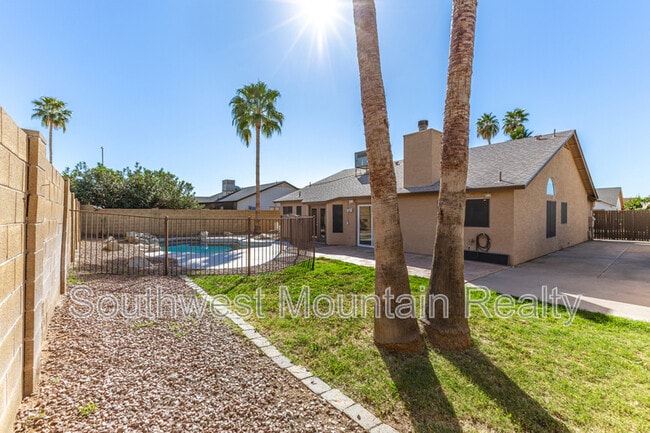 Building Photo - 5526 E Forge Ave