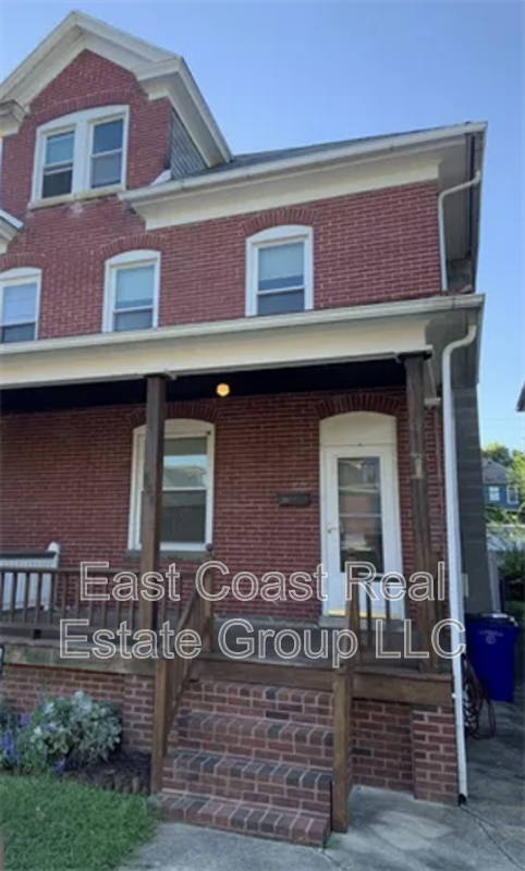 Primary Photo - 827 Mulberry Ave