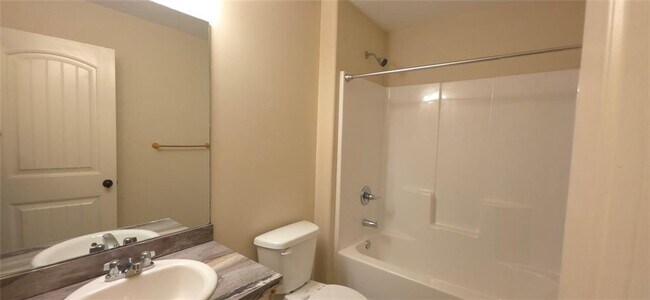 Building Photo - 2125 Savannah Dr