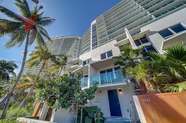 Building Photo - 1500 Bay Dr E