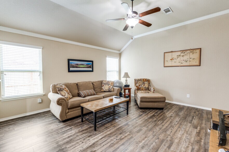 Building Photo - 129 Buckskin Way