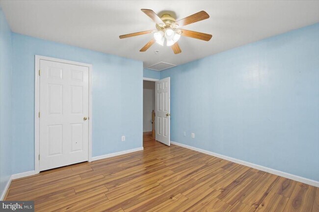 Building Photo - 6914 S Dewey Ct