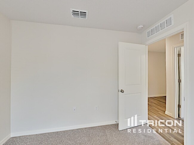Building Photo - 7012 Everest St