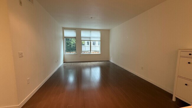 Building Photo - EPIC REA- Lower Pac Heights - Condo w/Parking