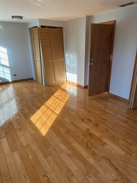 Building Photo - 736 N Ada St