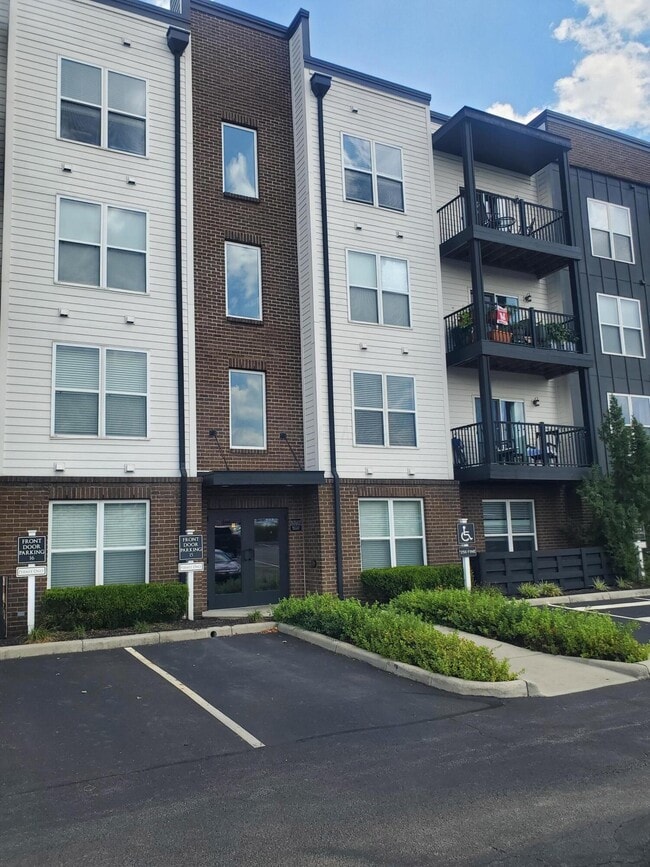 Building Photo - 5001 Olentangy River Rd