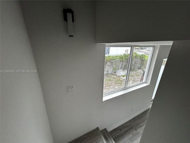 Building Photo - 4429 SW 21st St