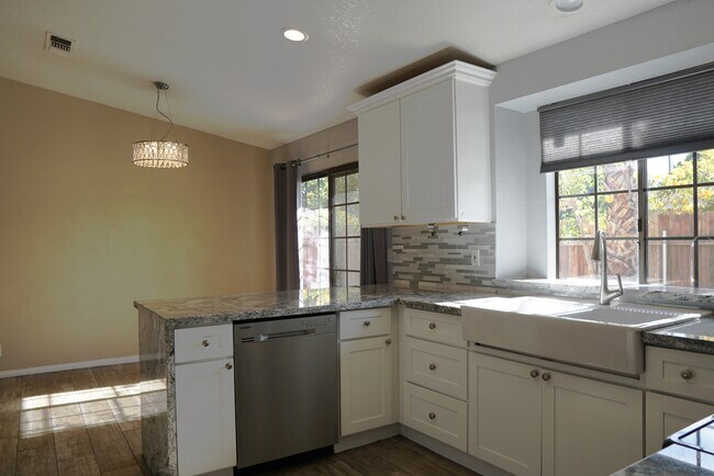 Building Photo - 51660 Avenida Villa