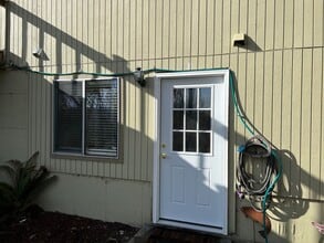 Building Photo - Spacious, Basement One Bedroom with Private Entry! Port Orchard - Available Now!