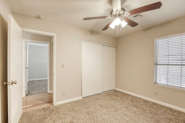 Building Photo - Beautiful 4 bedroom POOL home close to Nellis AFB!