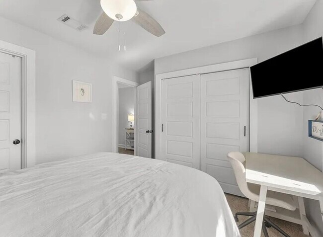 Building Photo - 485 Gulf Shore Dr