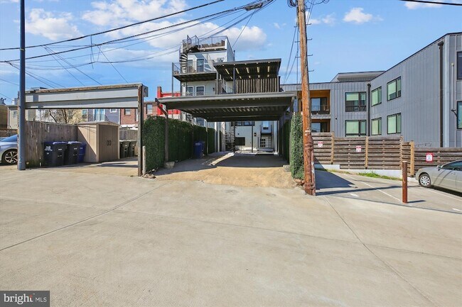Building Photo - 329 15th St NE