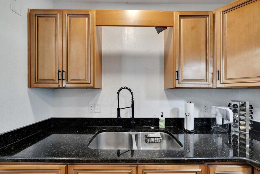 Building Photo - 2529 N Habana Pl