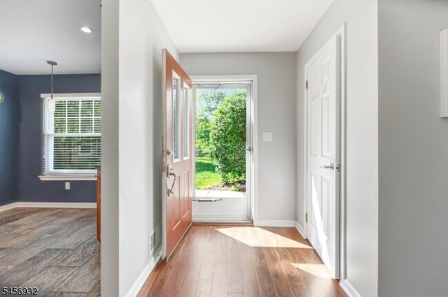 Building Photo - 81 Village Cir