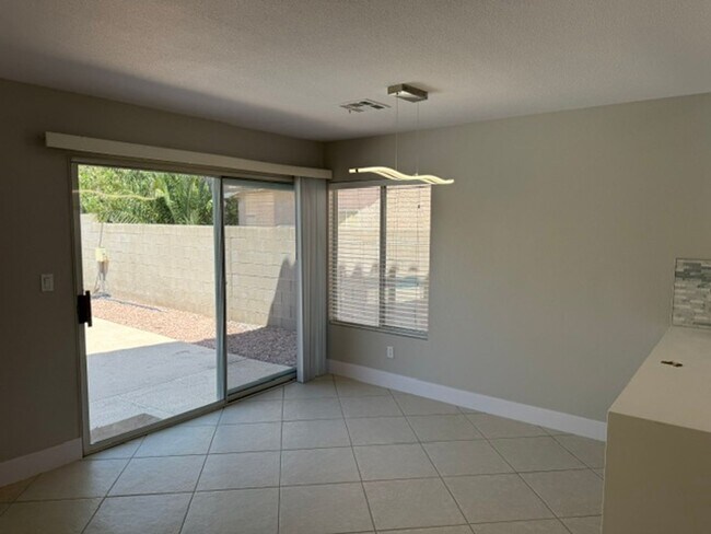 Building Photo - STUNNING & GORGEOUS 4 BED/2.5 BATH POOL HOME IN ELDORADO! *** ONLY $2,599 ***
