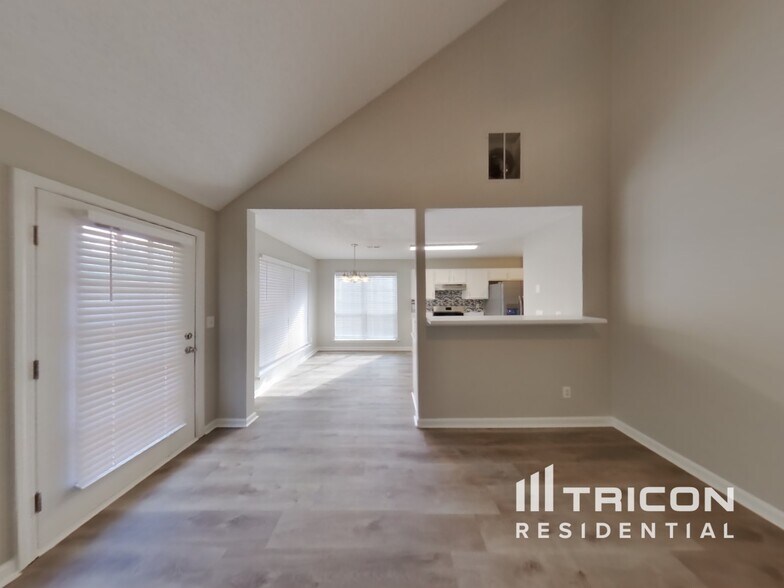 Building Photo - 4050 Monarch Dr