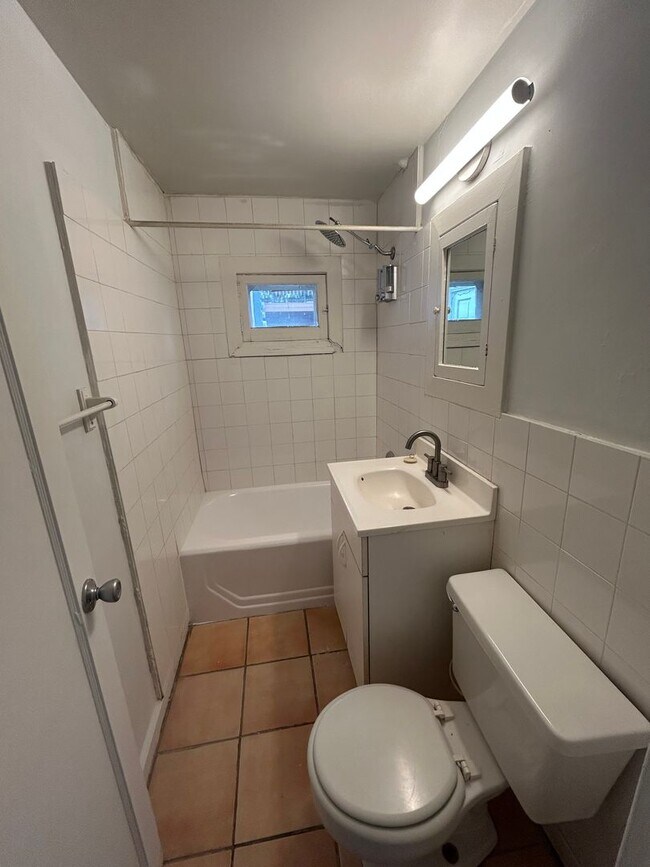 Building Photo - 441 N Center St