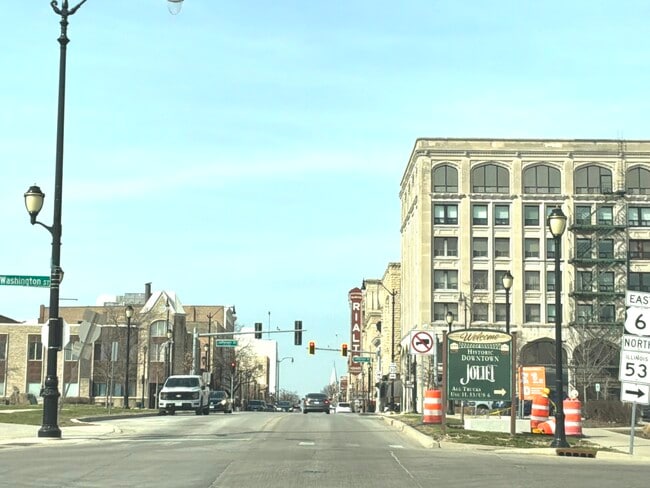 Building Photo - 224 E Cass St