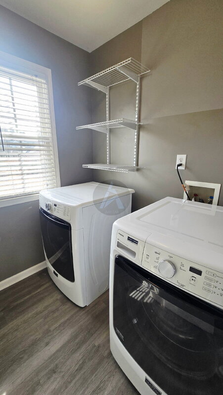 Building Photo - 203 Elmbrook Ln