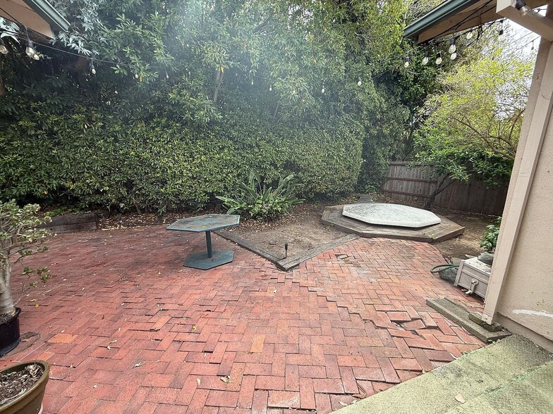 Building Photo - 561 Princeton Pl