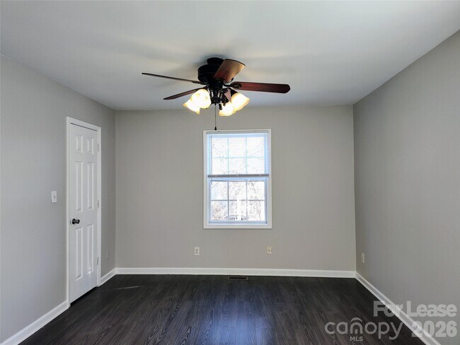 Building Photo - 2831 Mayfair Ave